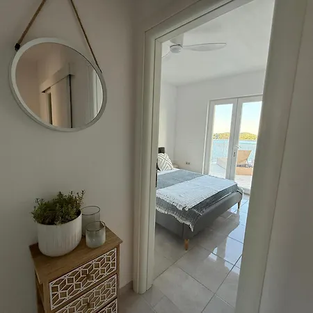 Seaspray Apartments Tisno