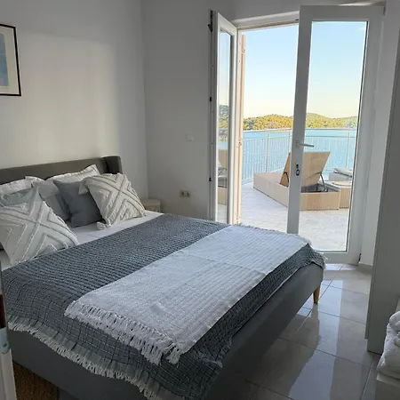 Seaspray Apartments Tisno